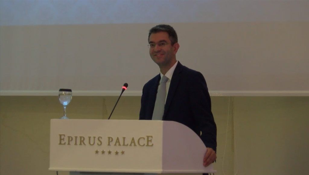 Presentation of a case of TAVI Transcatheter Replacement of the Aortic Valve for a Patient with Aortic Valve Insufficiency and Bicuspid Valve